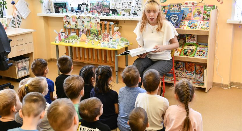 Воспитатель