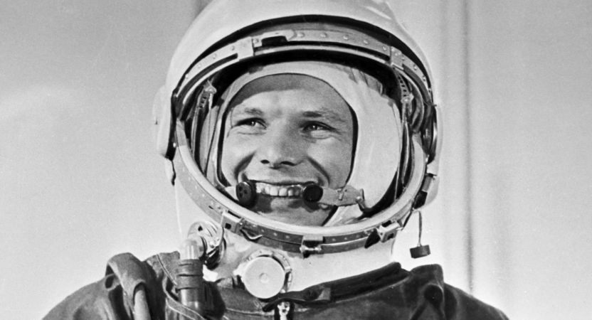 В Екатеринбурге открылась передвижная тактильная выставка, посвящённая 90-летию Юрия Гагарина