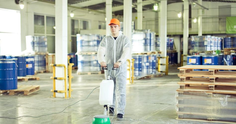 Уборщик производственных и служебных помещений
